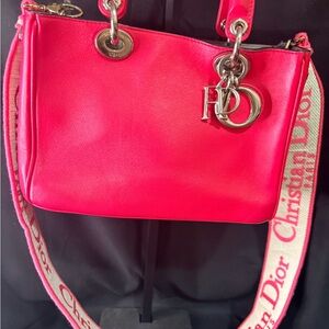 DIOR Calfskin Small Diorissimo
Tote Fuchsia